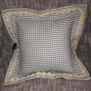 Vintage Dakotah gingham pillow with white and yellow daisy trim